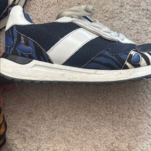 Blue and White Sporty Sneakers with Cushioned Midsole